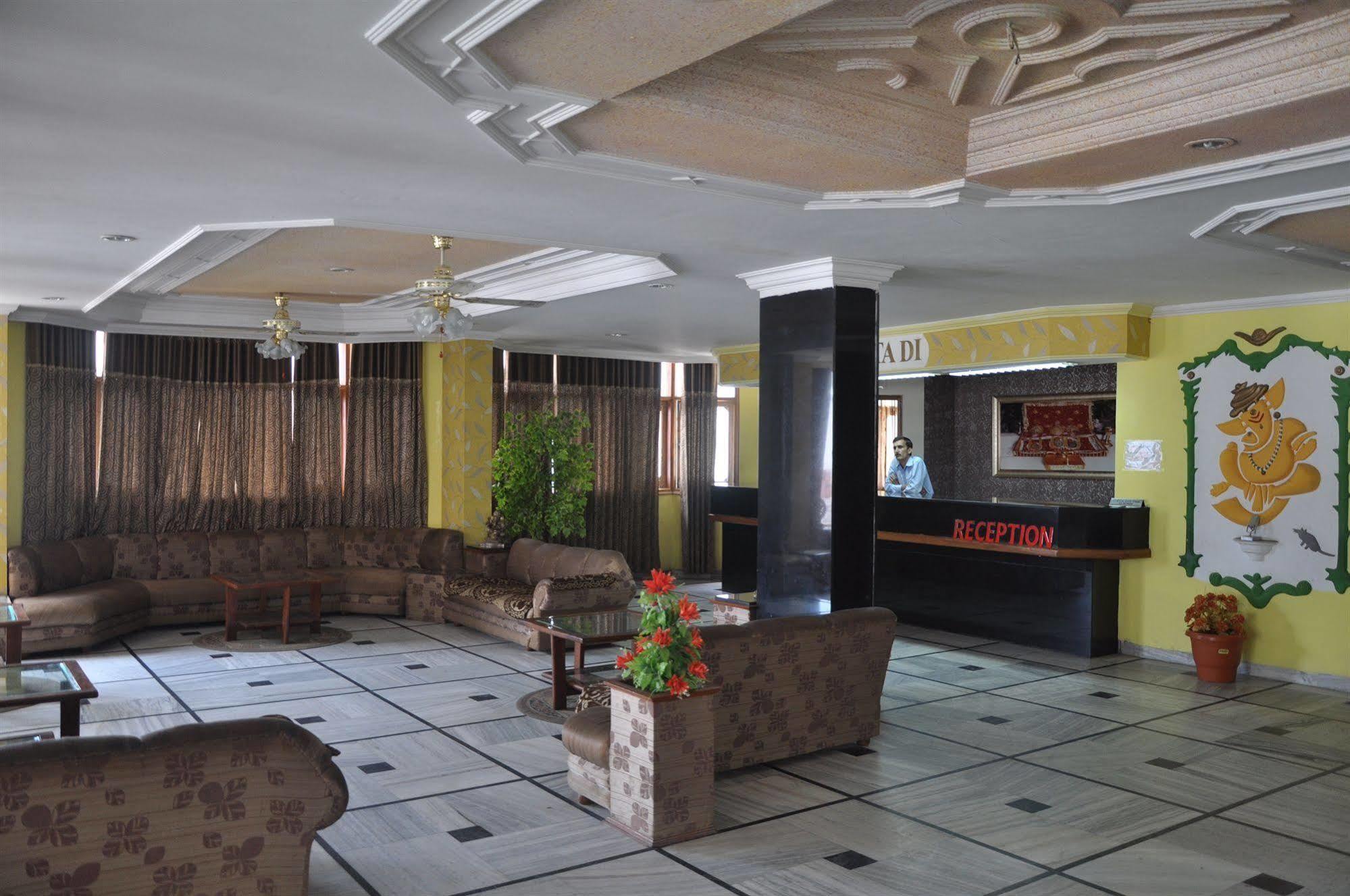 Hotel Bhawani International Katra  Esterno foto